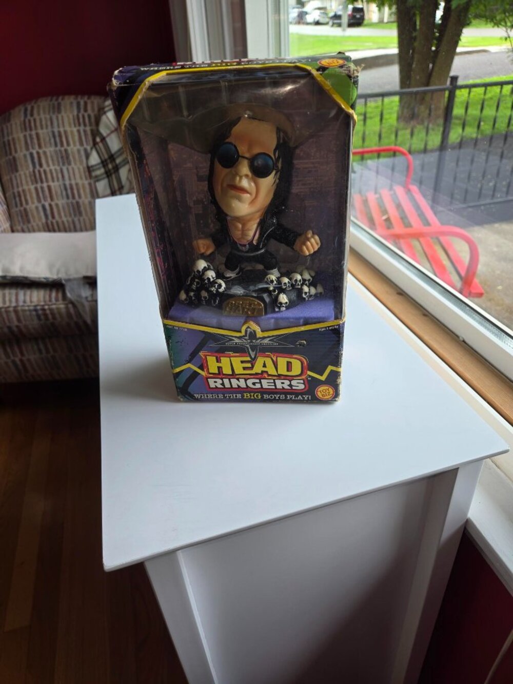 HEAD RINGERS BRET HART TOY BIZ FIGURE IN BOX WCW